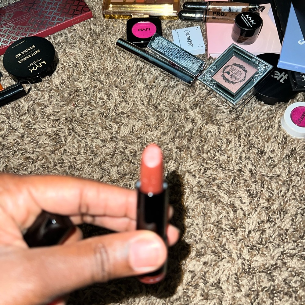 Lipstick - Picture 3 of 5